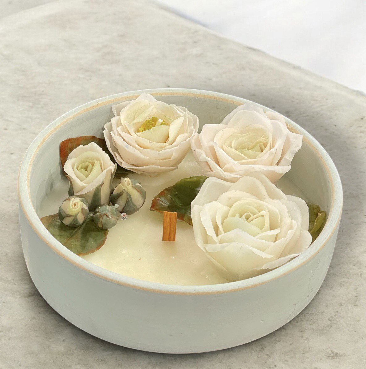 شمع رز سفید دست‌ساز در کاسه - تصویر 2