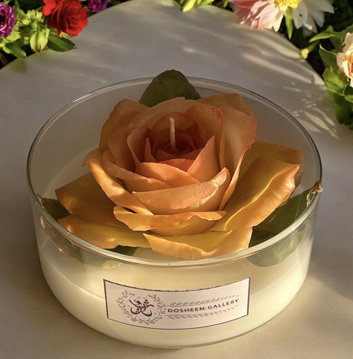 شمع رز نارنجی دستساز در ظرف شیشهای