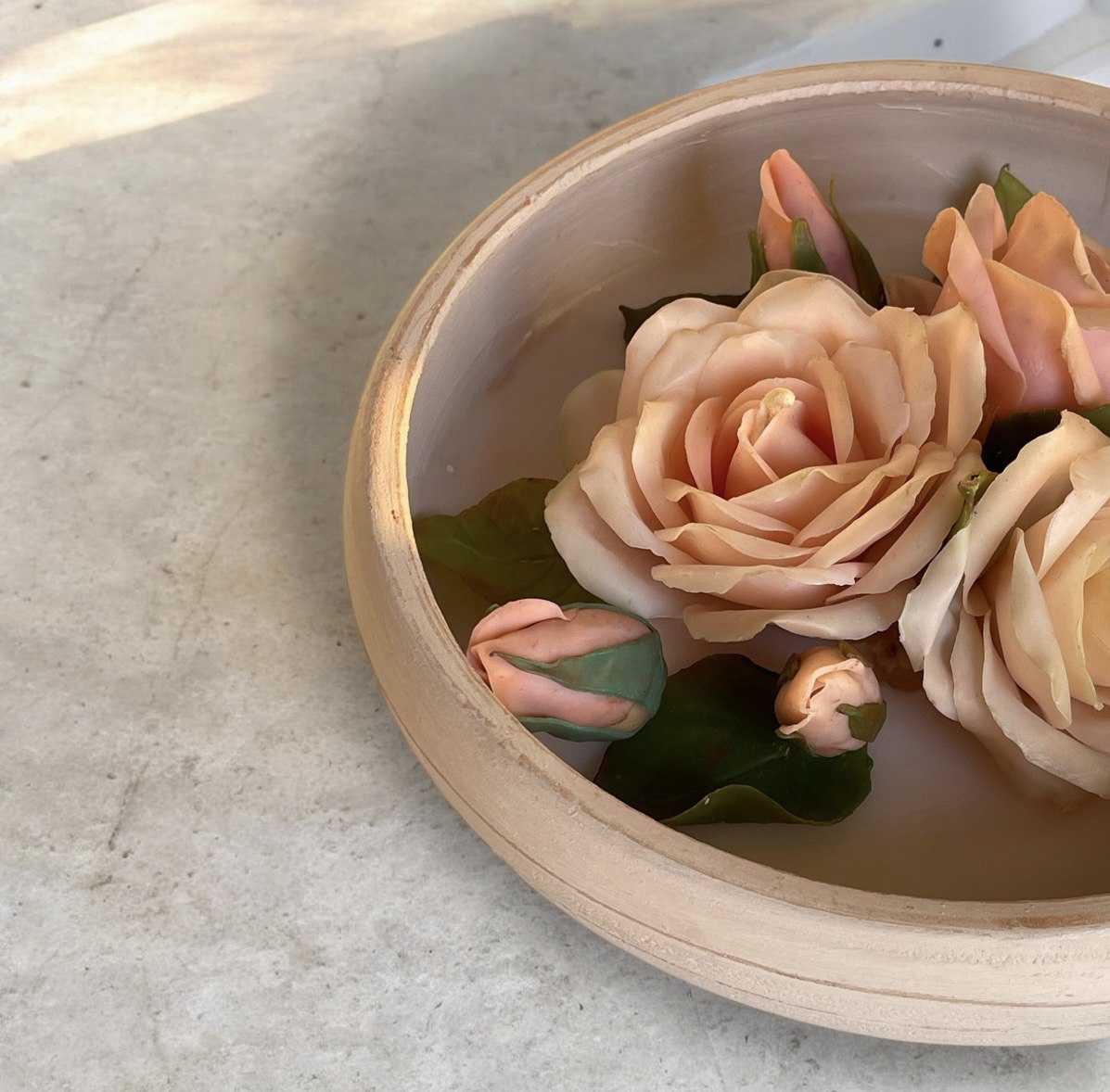 مجموعه شمع‌های رز هلویی دست‌ساز در کاسه - تصویر 2